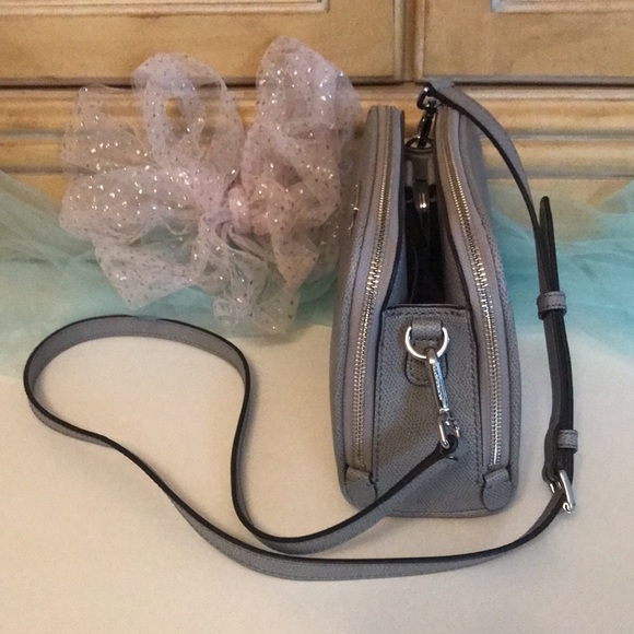 New Michael Kors Crossbody Bag Pebble Gray NWOT - Picture 3 of 16